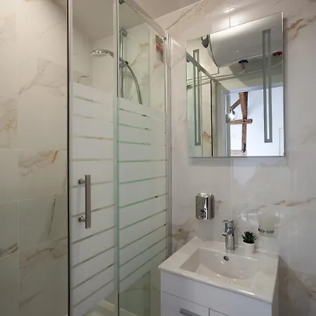 Ruby Red House Πανσιόν