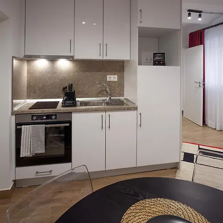 Pensiune Ruby Red House